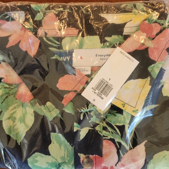 Old Navy Men's & Boys Matching Shirt - Picture 2 of 2